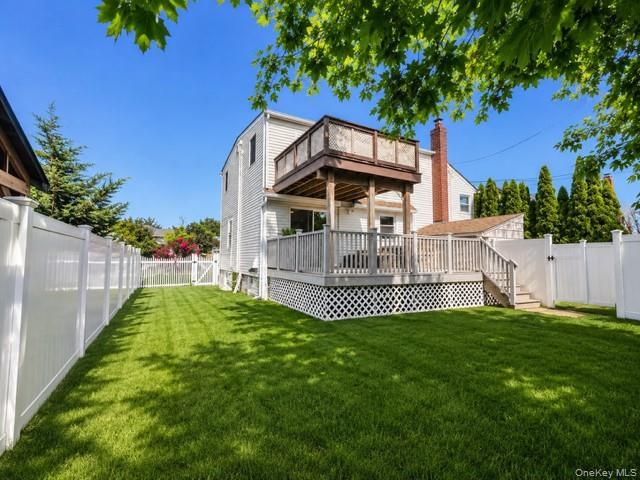 42 Marbourne Road, Bethpage, NY 11714
