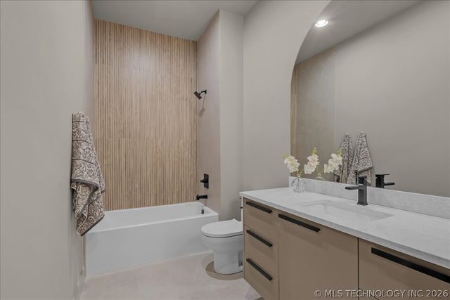 17744 E White Tail Cove, Owasso, OK 74055