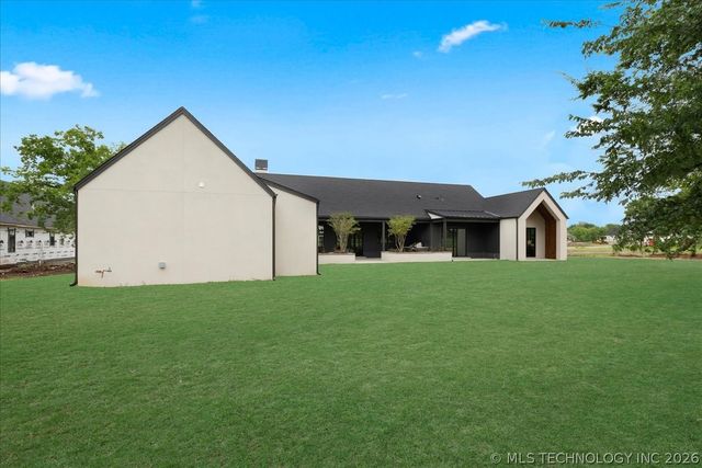 17744 E White Tail Cove, Owasso, OK 74055