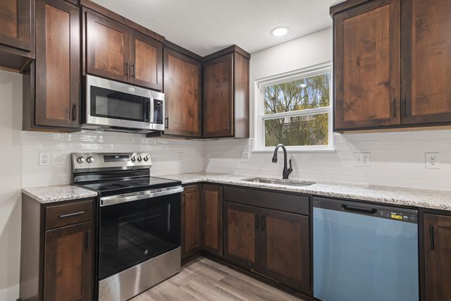 1217 S 14th Street, Ozark, MO 65721