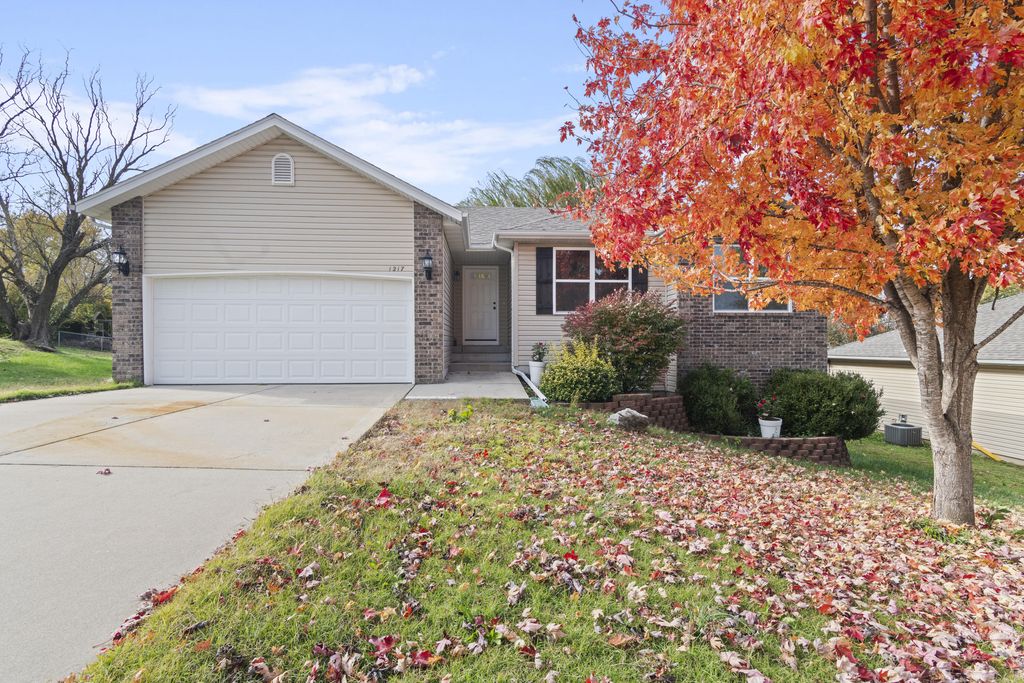 1217 S 14th Street, Ozark, MO 65721