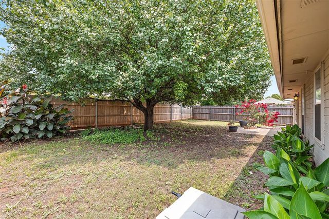 905 Shadowhill Street, Norman, OK 73071