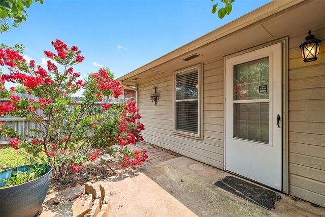 905 Shadowhill Street, Norman, OK 73071
