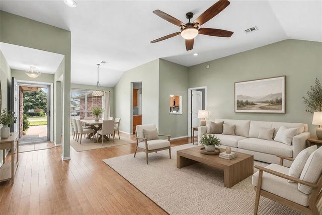 905 Shadowhill Street, Norman, OK 73071
