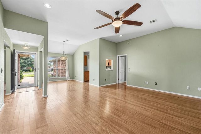 905 Shadowhill Street, Norman, OK 73071