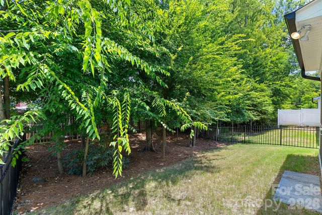 6023 Corbin Woods Court, Charlotte, NC 28226