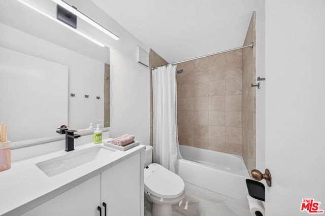 600 W 9th Street 913, Los Angeles, CA 90015