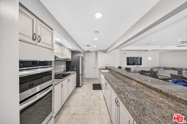 600 W 9th Street 913, Los Angeles, CA 90015