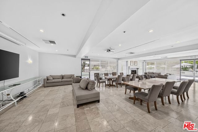 600 W 9th Street 913, Los Angeles, CA 90015