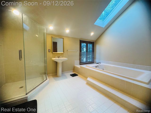 1982 Heritage Hill Court, Rochester Hills, MI 48306