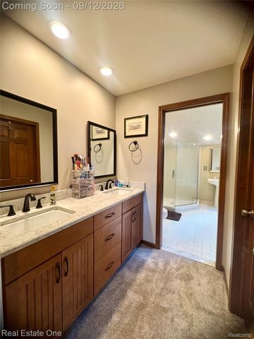 1982 Heritage Hill Court, Rochester Hills, MI 48306