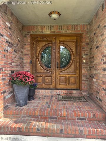 1982 Heritage Hill Court, Rochester Hills, MI 48306