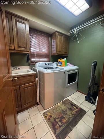 1982 Heritage Hill Court, Rochester Hills, MI 48306