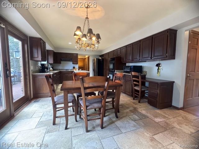 1982 Heritage Hill Court, Rochester Hills, MI 48306