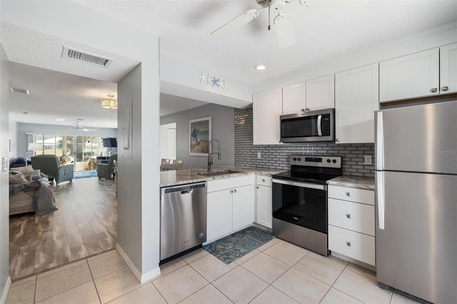 276 CERROMAR WAY S 60, Venice, FL 34293