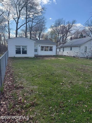 33 Weaverville Road, Freehold, NJ 07728