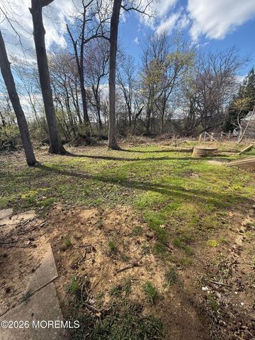 33 Weaverville Road, Freehold, NJ 07728