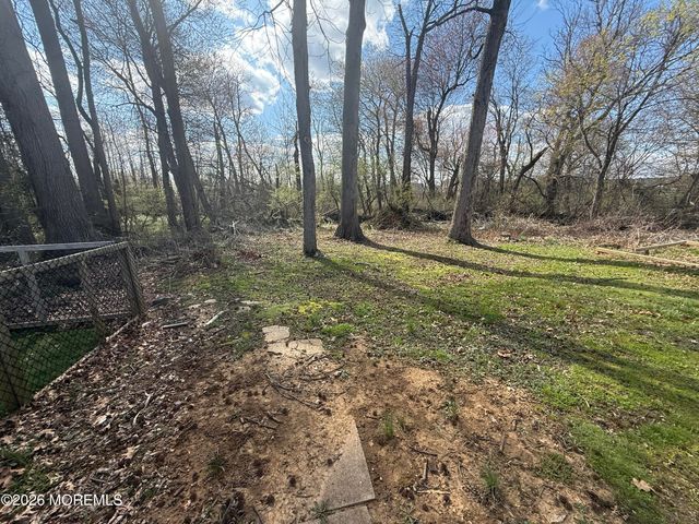 33 Weaverville Road, Freehold, NJ 07728