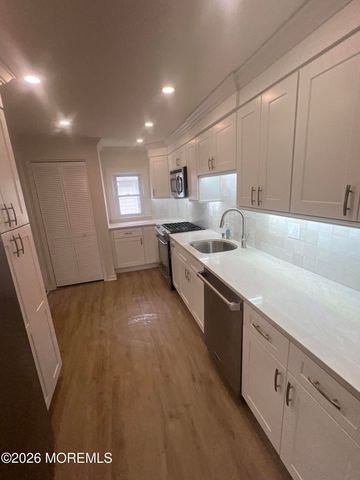 33 Weaverville Road, Freehold, NJ 07728