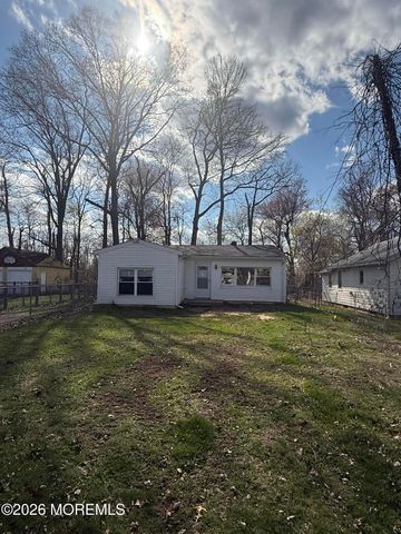 33 Weaverville Road, Freehold, NJ 07728