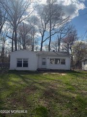 33 Weaverville Road, Freehold, NJ 07728