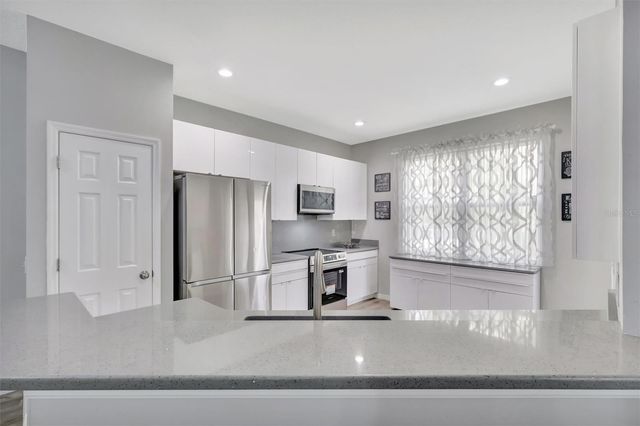 547 BLACK LION DRIVE NE, St Petersburg, FL 33716