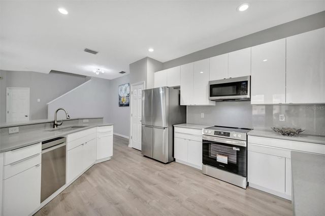 547 BLACK LION DRIVE NE, St Petersburg, FL 33716