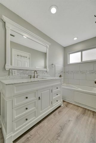 547 BLACK LION DRIVE NE, St Petersburg, FL 33716