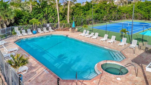 547 BLACK LION DRIVE NE, St Petersburg, FL 33716