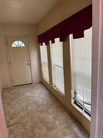 657 E JACKSON ST, Bolivar, TN 38008