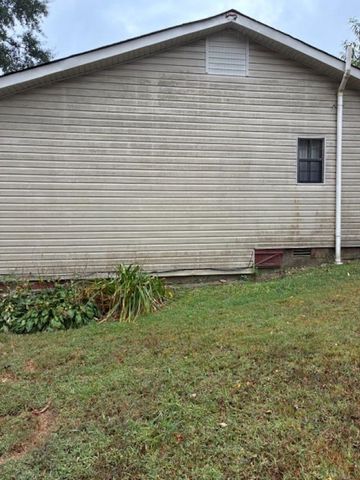 657 E JACKSON ST, Bolivar, TN 38008