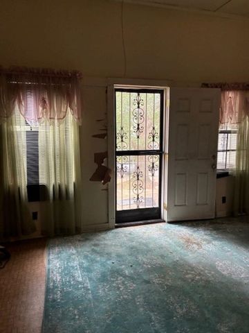 657 E JACKSON ST, Bolivar, TN 38008