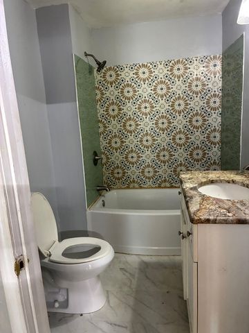 657 E JACKSON ST, Bolivar, TN 38008