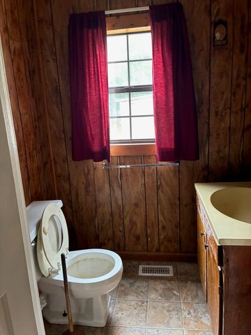 657 E JACKSON ST, Bolivar, TN 38008