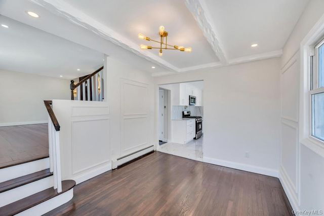 90 30th Street, Copiague, NY 11726