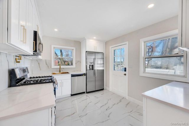 90 30th Street, Copiague, NY 11726