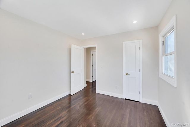 90 30th Street, Copiague, NY 11726