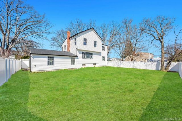 90 30th Street, Copiague, NY 11726