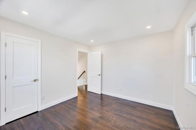 90 30th Street, Copiague, NY 11726