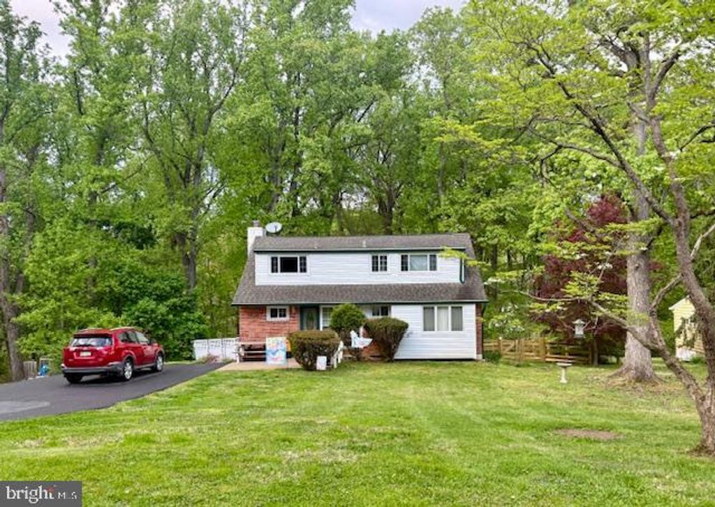 33 RAMPART E, Media, PA 19063