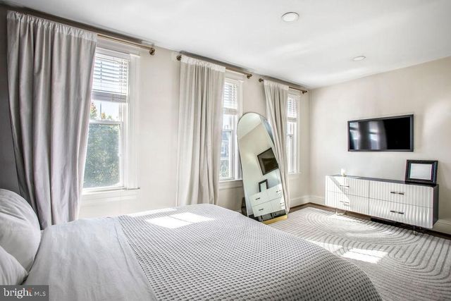 318 TODD PL NE, Washington, DC 20002