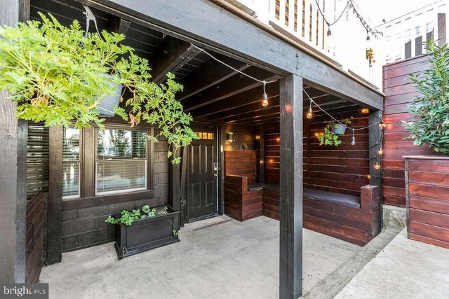 318 TODD PL NE, Washington, DC 20002