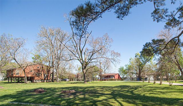 158 Johns Drive, Livingston, TX 77351