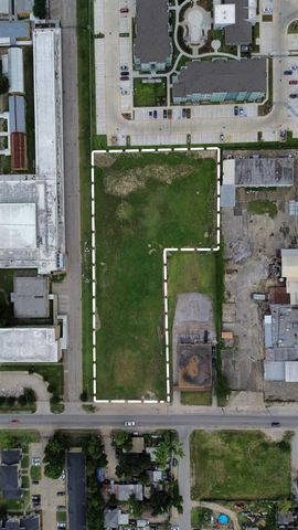 411 Berry Road, Houston, TX 77022