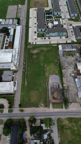 411 Berry Road, Houston, TX 77022