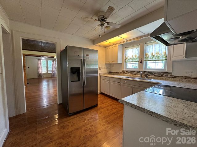 502 Connelly Springs Road SW, Lenoir, NC 28645