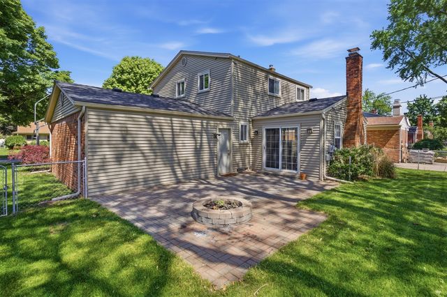 10052 Wolfriver Drive, Plymouth, MI 48170