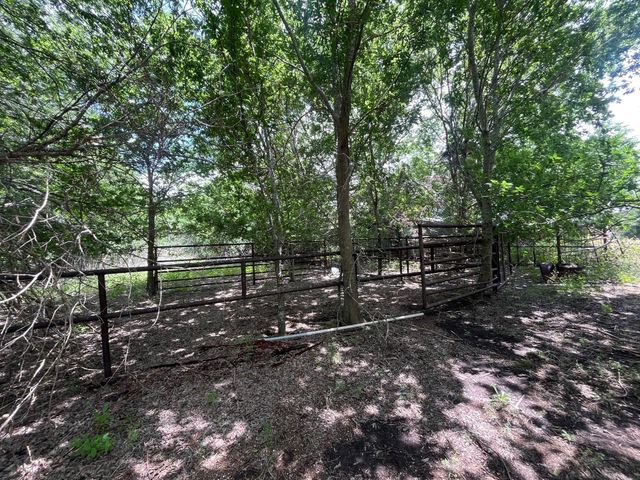 636 Fm 2436, La Grange, TX 78945