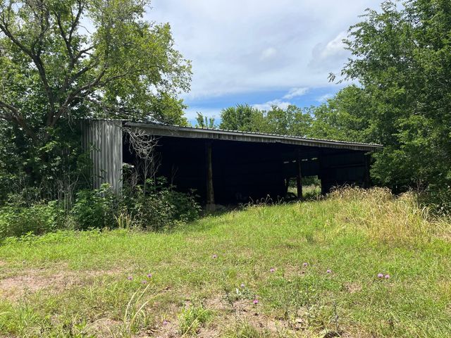 636 Fm 2436, La Grange, TX 78945