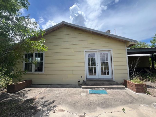 636 Fm 2436, La Grange, TX 78945